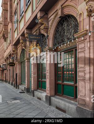 Belles fascinades dans la vieille ville de Francfort-sur-le-main, Hesse, Allemagne Banque D'Images