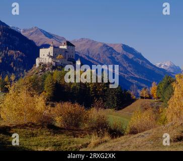 Automne au château de Tarasp en Basse Engadine. Suisse/Graubuenden Banque D'Images