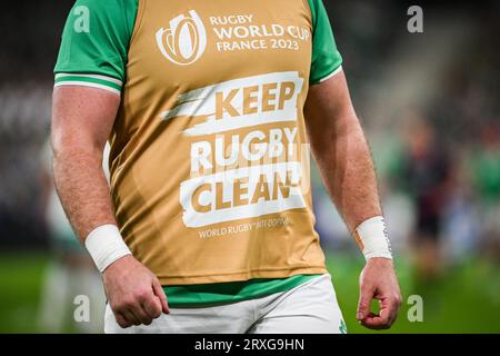 Illustration d'un maillot d'entraînement avec un slogan antidopage en Rugby lors de la coupe du monde 2023, poule B match de rugby entre l'Afrique du Sud et l'Irlande le 23 septembre 2023 au Stade de France à Saint-Denis près de Paris - photo Matthieu Mirville / DPPI Banque D'Images