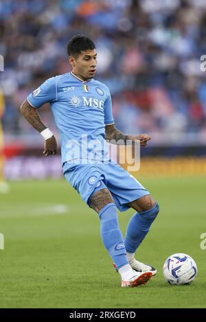 Le défenseur uruguayen du SSC Napoli Mathias Olivera contrôle le ballon lors du match de football Serie A entre le FC Bologne 1909 et le SSC Napoli au Stadio Renato Dall Ara Bologne, le 24 septembre 2023. Banque D'Images