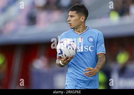 Le défenseur uruguayen de SSC Napoli Mathias Olivera regarde lors du match de football Serie A entre le FC Bologne 1909 et le SSC Napoli au Stadio Renato Dall Ara Bologne, le 24 septembre 2023. Banque D'Images