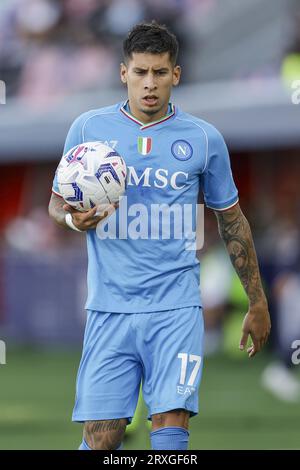 Le défenseur uruguayen de SSC Napoli Mathias Olivera regarde lors du match de football Serie A entre le FC Bologne 1909 et le SSC Napoli au Stadio Renato Dall Ara Bologne, le 24 septembre 2023. Banque D'Images