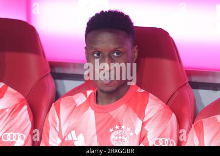 MUNICH, Allemagne. , . 20 Bouna SARR lors du match de Bundesliga entre le FC Bayern Muenchen et le VfL BOCHUM à l'Allianz Arena de Munich en 23. Septembre 2023, Allemagne. DFL, Fussball, 0:7, (photo et copyright @ ATP images/Arthur THILL (THILL Arthur/ATP/SPP) crédit : SPP Sport Press photo. /Alamy Live News Banque D'Images