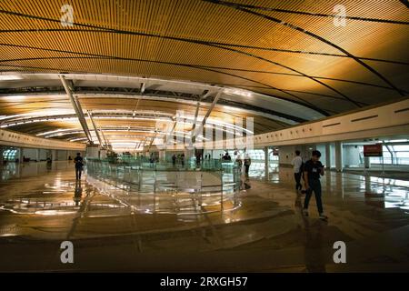 Bangkok, Bangkok, Thaïlande. 25 septembre 2023. 25 septembre 2023, Samut Prakan, Thaïlande, vue générale du nouveau terminal SAT-1 à l'aéroport international Suvarnabhumi à Samut Prakarn pendant la préparation. Le nouveau terminal SAT-1 de l'aéroport international de Suvarnabhumi ouvrira ses portes le 28 septembre 2023. Il vise à augmenter la capacité de l'aéroport de 45 millions à 60 millions d'années (crédit image : © Wissarut Weerasopon/ZUMA Press Wire) À USAGE ÉDITORIAL UNIQUEMENT! Non destiné à UN USAGE commercial ! Banque D'Images