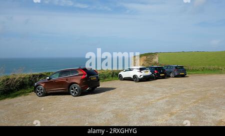 Parking de campagne sur la côte nord de Cornish à Massets Cove, Royaume-Uni - John Gollop Banque D'Images