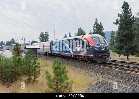 Leavenworth, WA, USA - 22 septembre 2023 ; train de passagers Amtrak Empire en direction de l'ouest à Leavenworth Station WA Banque D'Images