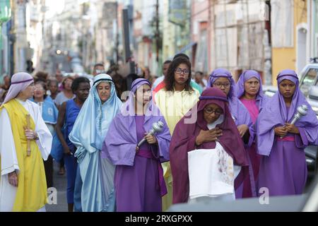 salvador, bahia, brésil - 7 avril 2017 : Católicos participam de UM procissão que relembra o momento em que Jesus Cristo encontra sua Mãe no caminho d Banque D'Images