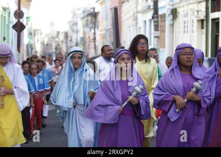 salvador, bahia, brésil - 7 avril 2017 : Católicos participam de UM procissão que relembra o momento em que Jesus Cristo encontra sua Mãe no caminho d Banque D'Images