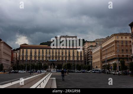 Naples, Campanie - 15 juin 2023 : le palais San Giacomo du XIXe siècle siège de l'Hôtel de ville Banque D'Images