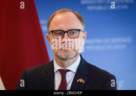 RIGA, Lettonie. 25 septembre 2023. Boris Pistorius, ministre allemand de la Défense et Andris Spruds (photo), ministre letton de la Défense, lors de la conférence de presse. Crédit : Gints Ivuskans/Alamy Live News Banque D'Images