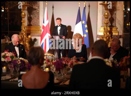 Image ©Licence à Parsons Media. 20/09/2023. Paris, France. Visite d'État du Roi et de la Reine à France-Day One. Leurs majesté le roi Charles III et la reine Camilla accompagnés du président français Emmanuel Macron et de son épouse Brigitte Macron assistent à un banquet d’État au château de Versailles, à Paris, le premier jour de leur visite d’État en France. Photo de Andrew Parsons / Parsons Media Banque D'Images