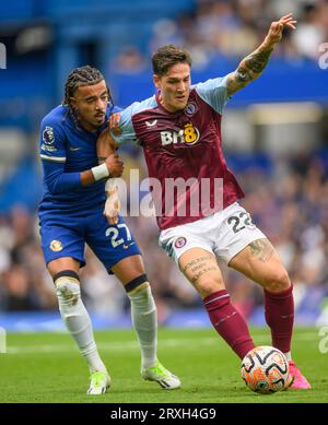 Londres, Royaume-Uni. 24 septembre 2023. 24 septembre 2023 - Chelsea - Aston Villa - Premier League - Stamford Bridge. Nicolo Zaniolo et Malo Gusto d'Aston Villa lors du match contre Chelsea. Crédit photo : Mark pain/Alamy Live News Banque D'Images