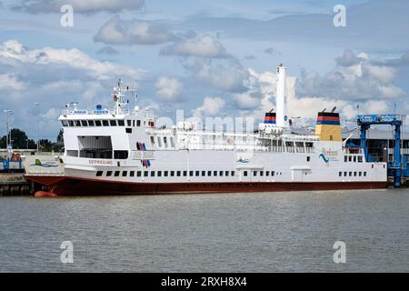 AG EMS Borkum ferry «Ostfriesland» dans le port d'Emden, Allemagne Banque D'Images