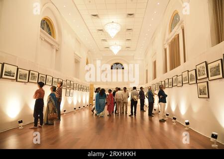 Kolkata, Bengale occidental, Inde. 24 septembre 2023. 'La ville de Calcutta et sa vie : 1870-1920', trois jours (du 22 au 24 septembre 2023) durée exposition de 1870-1920 photographies rares de Calcutta (Kolkata) capturées par des photographes britanniques inconnus qui a été organisée par l'Administrateur général et Trustee officiel (AGOT), Gouvernement du Bengale occidental et organisée par Biplab Roy, AGOT. (Image de crédit : © Biswarup Ganguly/Pacific Press via ZUMA Press Wire) USAGE ÉDITORIAL SEULEMENT! Non destiné à UN USAGE commercial ! Banque D'Images