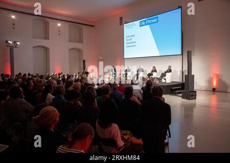 Vienne, Autriche. 25 septembre 2023. Conférence scientifique : „Künstliche Intelligenz - worauf vertrauen wir noch?“ organisée par le ministère autrichien de l’éducation, de la Science et de la recherche et „Die presse“ avec (de gauche à droite) Jakob Zirm, Assoz. Prof. Di Dr. Clemens Heitzinger, Dr. Stefan Strauß, Dr.in Eugenia Stamboliev, Univ.-Prof MAG. Dr. Matthias C. Kettemann, LL.M. (Harvard) ©Andreas Stroh crédit : Andreas Stroh/Alamy Live News Banque D'Images