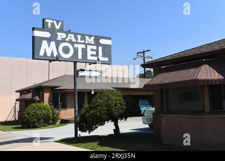 SANTA ANA, CALIFORNIE - 24 SEPTEMBRE 2023 : le Palm Motel dans le quartier historique des affaires de South main. Banque D'Images