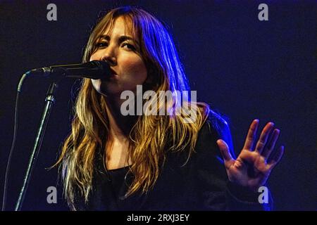 La chanteuse Argentine Delfina Campos lors d'un spectacle à Buenos Aires, Argentine. Banque D'Images
