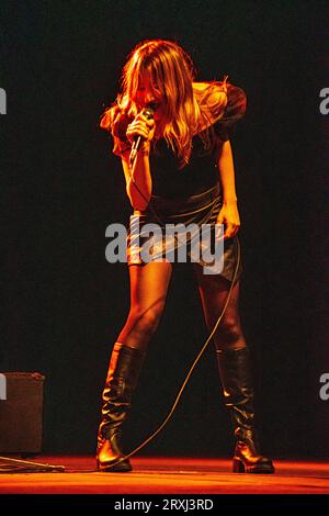 La chanteuse Argentine Delfina Campos lors d'un spectacle à Buenos Aires, Argentine. Banque D'Images