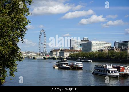 London Marriott Hotel County Hall, London Eye et Westminster Bridge vu depuis Lambeth Bridge, Londres, Royaume-Uni Banque D'Images