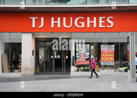 TJ Hughes déménage à Church Street dans le centre-ville de Liverpool. Banque D'Images