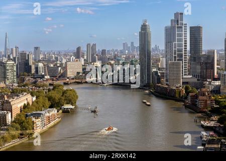 Horizon de Londres depuis le haut de l'ascenseur 109 de la centrale électrique de Battersea Banque D'Images