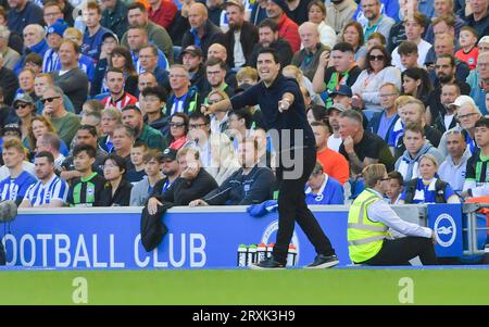 L'entraîneur de Bournemouth Andoni Iraola lors du match de Premier League entre Brighton et Hove Albion et l'AFC Bournemouth à l'American Express Stadium, Brighton, Royaume-Uni - 24 septembre 2023 photo Simon Dack / Telephoto Images. Usage éditorial uniquement. Pas de merchandising. Pour les images de football des restrictions FA et Premier League s'appliquent inc. Aucune utilisation Internet/mobile sans licence FAPL - pour plus de détails contacter football Dataco Banque D'Images