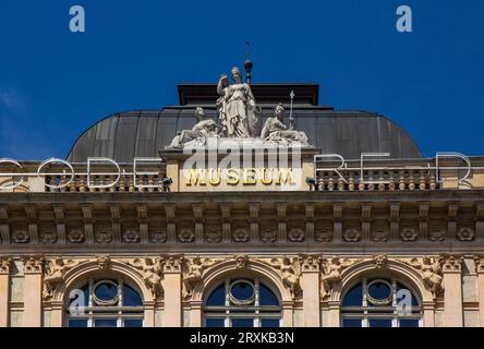 Musée national tyrolien, également connu sous le nom de Ferdinandeum, Innsbruck, Autriche Banque D'Images