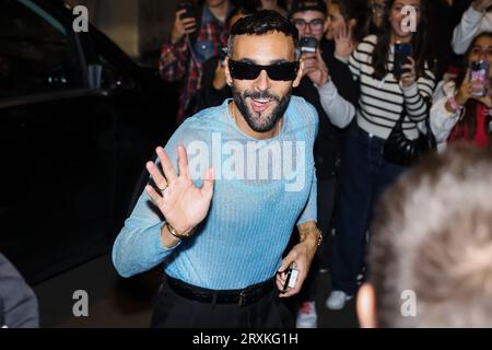 Marco Mengoni assiste au dîner de gala Versace lors de la Fashion week de Milan vêtements pour femmes Printemps/été 2024 le 22 septembre 2023 à Milan, Italie (photo par Alessandro Bremec/NurPhoto) Banque D'Images