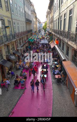 Portugal, Lisbonne, Rua Nova do Carvalho ou la rue Rose, dans la région de Cais do Sodre, est une petite rue piétonne destination la plus chaude de Lisbonne la nuit, Banque D'Images