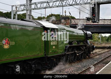 Celebrity Class A3 locomotive à vapeur No 60103 Flying Scotsman attendant à la gare de Carlisle Citadel après avoir transporté le circuit ferroviaire de Waverley depuis York. Banque D'Images