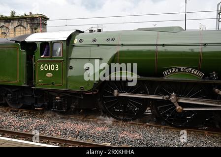 Celebrity Class A3 locomotive à vapeur No 60103 Flying Scotsman attendant à la gare de Carlisle Citadel après avoir transporté le circuit ferroviaire de Waverley depuis York. Banque D'Images