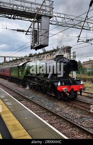 Celebrity Class A3 locomotive à vapeur No 60103 Flying Scotsman attendant à la gare de Carlisle Citadel après avoir transporté le circuit ferroviaire de Waverley depuis York. Banque D'Images