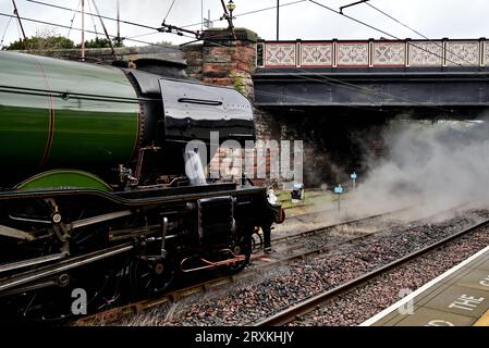 Celebrity Class A3 locomotive à vapeur No 60103 Flying Scotsman attendant à la gare de Carlisle Citadel après avoir transporté le circuit ferroviaire de Waverley depuis York. Banque D'Images