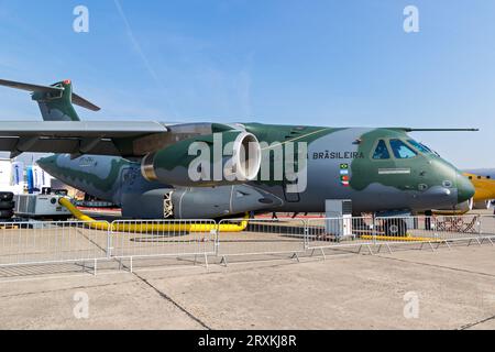 Avion de transport militaire multi-missions Embraer C-390 Millennium au salon de l'aéronautique de Paris, France - 22 juin 2017 Banque D'Images