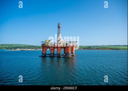 Plate-forme pétrolière Transocean leader à Invergordon pendant ciel dégagé, tir grand angle Banque D'Images