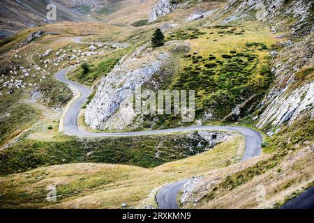 Route à travers Colle Fauniera en Piémont, Italie Banque D'Images