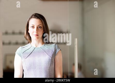 Portrait of businesswoman in office Banque D'Images
