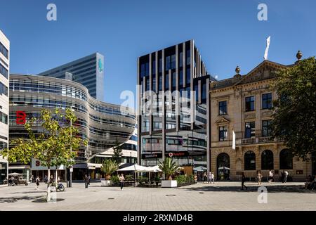 Schadowplatz, grand magasin Breuninger, complexe immobilier Koe-Bogen, bâtiment Schadowplatz 12, Haus der Universitaet, en arrière-plan Drei Banque D'Images