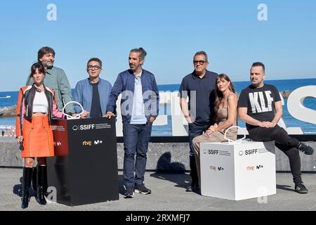 Toni Carrizosa, Berto Romero, Javier Ruiz Caldera,Alberto de Toro,Andreu Buenafuente, Eva Ugarte,Maria Botto, Nacho Vidalongo, attentent au photocall `El otro Lado` lors du 71e Festival International du film de San Sebastian à Kursaal le 24 septembre 2023 à San Sebastian, Espagne. (Photo de Yurena Paniagua/COOLMedia/NurPhoto) Banque D'Images