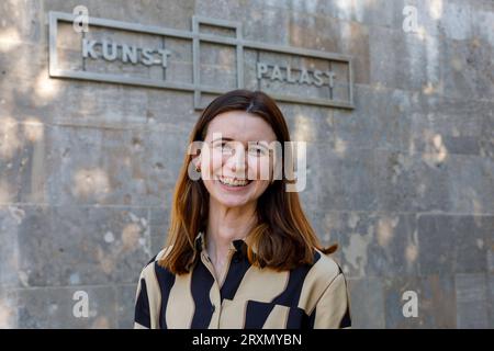 Westrey page, Kuratorin im Museum Kunstpalst NUR für REDAKTIONELLE VERWENDUNG *** Westrey page, conservateur au Museum Kunstpalst POUR USAGE ÉDITORIAL SEULEMENT. Crédit : Imago/Alamy Live News Banque D'Images