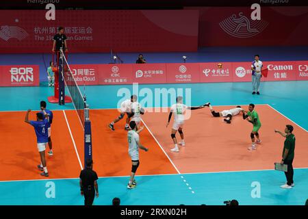 Hangzhou, Chine. 26 septembre 2023. Des mouvements tendus pendant le volleyball - Inde vs Pakistan - au Kunlun Centre, classement 5e-6e Résultats. L'Inde est vaincue par le Pakistan par 0-3. 21-25, 20-25, 23-25 dans l'ensemble 64-75. Crédit : Seshadri SUKUMAR/Alamy Live News Banque D'Images