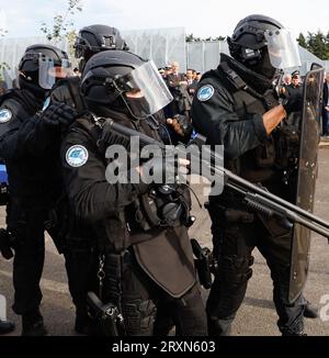 Fleury Merogis, France. 26 septembre 2023. Officier de prison D'ERIS lors de la formation de l'ERIS (Regional Security intervention Team) dépendant de l'administration pénitentiaire à la prison de Fleury Merogis, près de Paris, France, le 26 septembre 2023. Photo de Jean-Bernard Vernier/JBV News/ABACAPRESS.COM crédit : Abaca Press/Alamy Live News Banque D'Images