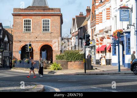 Reigate, Surrey, Royaume-Uni - 26 septembre 2023 : Reigate High Street dans le centre-ville. Banque D'Images