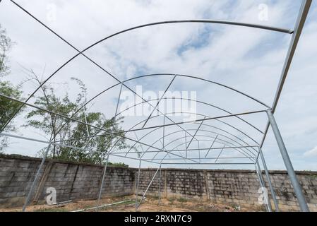 structure de la serre dans le temps de construction avant la plante Banque D'Images