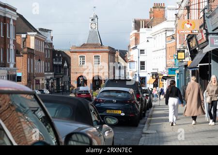 Reigate, Surrey, Royaume-Uni - 26 septembre 2023 : Reigate High Street dans le centre-ville. Banque D'Images