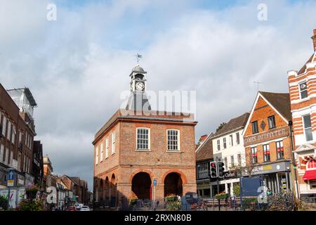 Reigate, Surrey, Royaume-Uni - 26 septembre 2023 : Reigate High Street dans le centre-ville. Banque D'Images