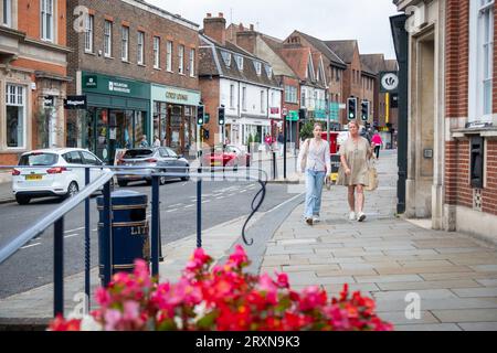 Reigate, Surrey, Royaume-Uni - 26 septembre 2023 : Reigate High Street dans le centre-ville. Banque D'Images