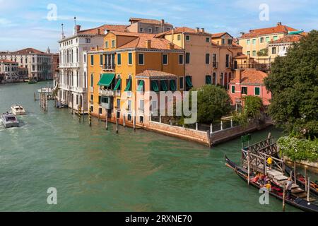 Palais historiques sur le Grand Canal, Venise, Vénétie, Italie Banque D'Images