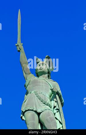 Un monument au chef de la tribu Cherusci Arminius qui a détruit trois légions romaines à la bataille de la forêt de Teutoburg en 9 AD à Detmold, Allemagne Banque D'Images