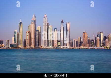 Dubaï, Émirats arabes Unis, 26 mai 2017. Les superbes bâtiments et gratte-ciel de Dubai Marina de Palm Jumeirah Banque D'Images